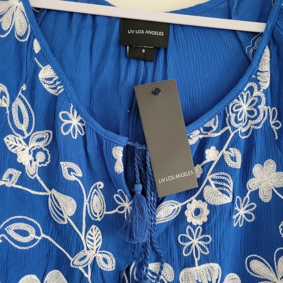 Liv Los Angeles Artsy Floral Embroidered Boho Flowy Blue Top S - Picture 8 of 8